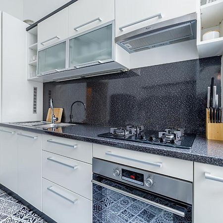 Newly Renovated Apartment In The Old Town Братислава Екстериор снимка