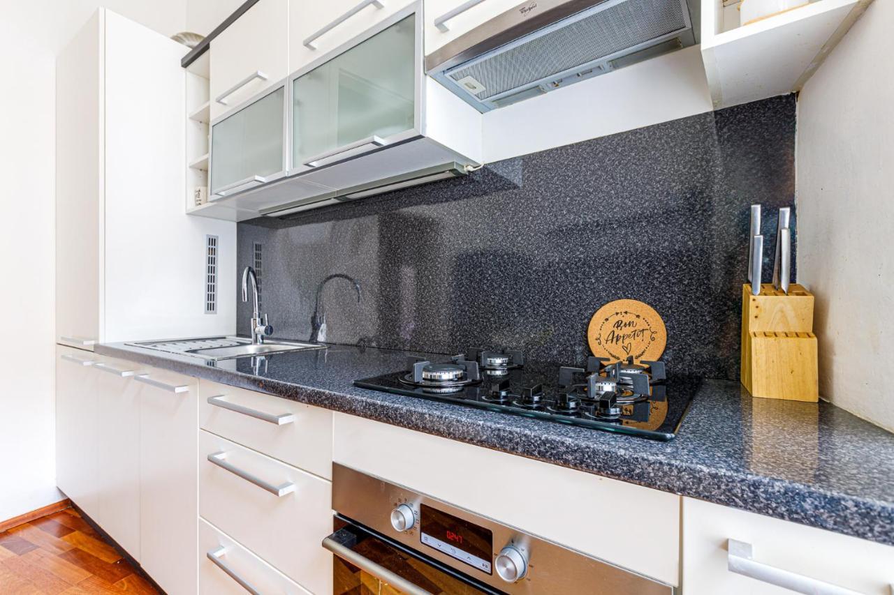 Newly Renovated Apartment In The Old Town Братислава Екстериор снимка