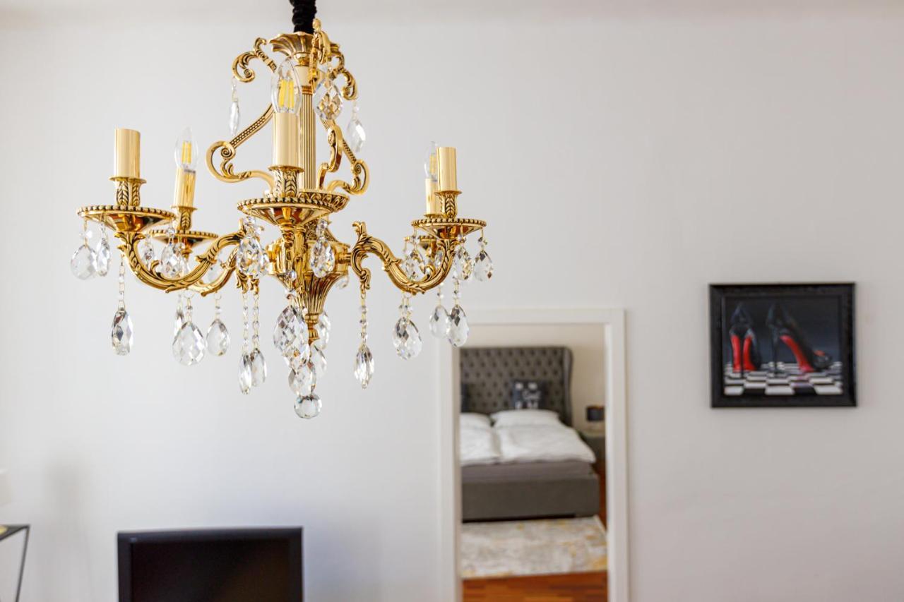 Newly Renovated Apartment In The Old Town Братислава Екстериор снимка