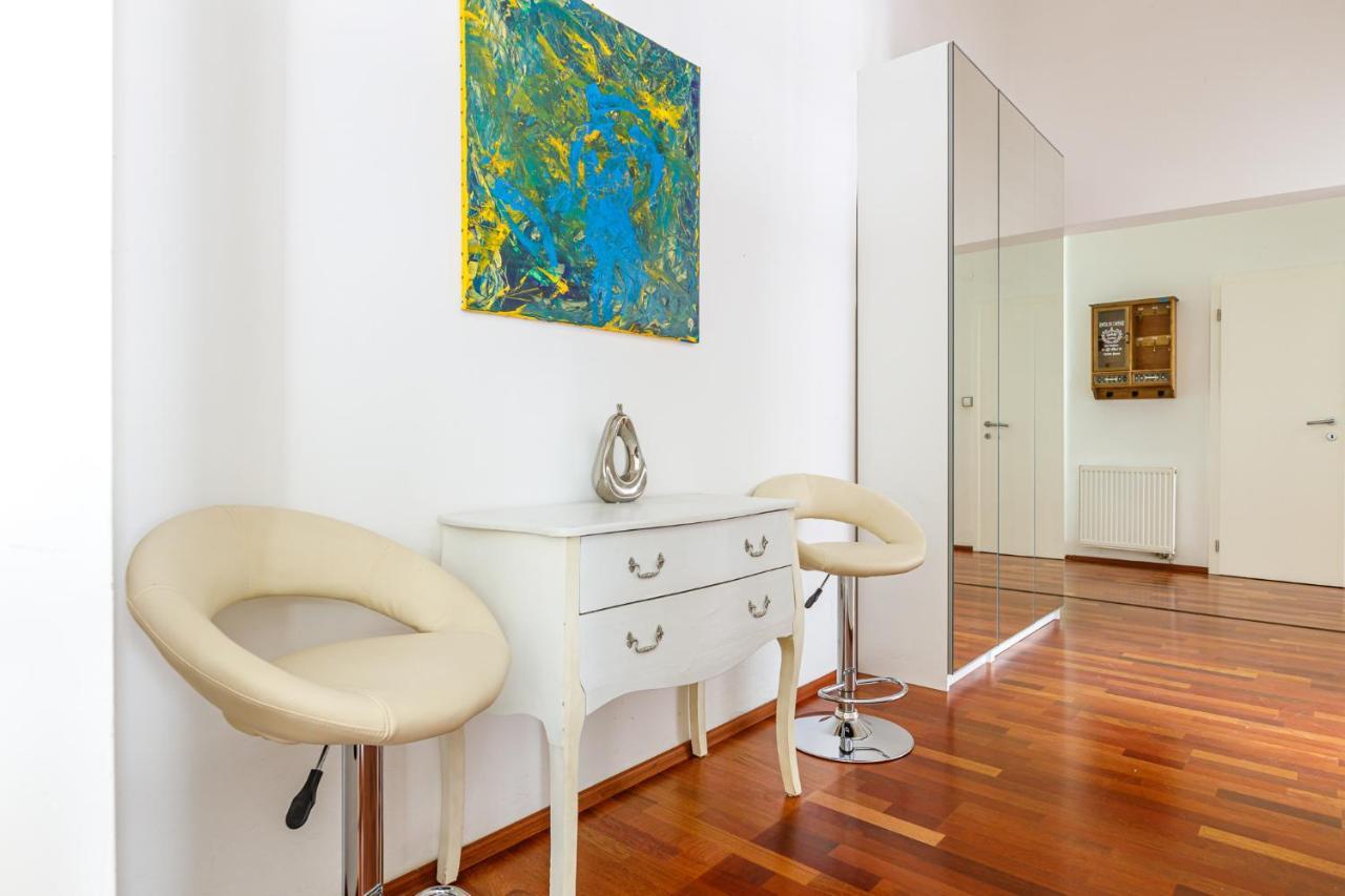 Newly Renovated Apartment In The Old Town Братислава Екстериор снимка