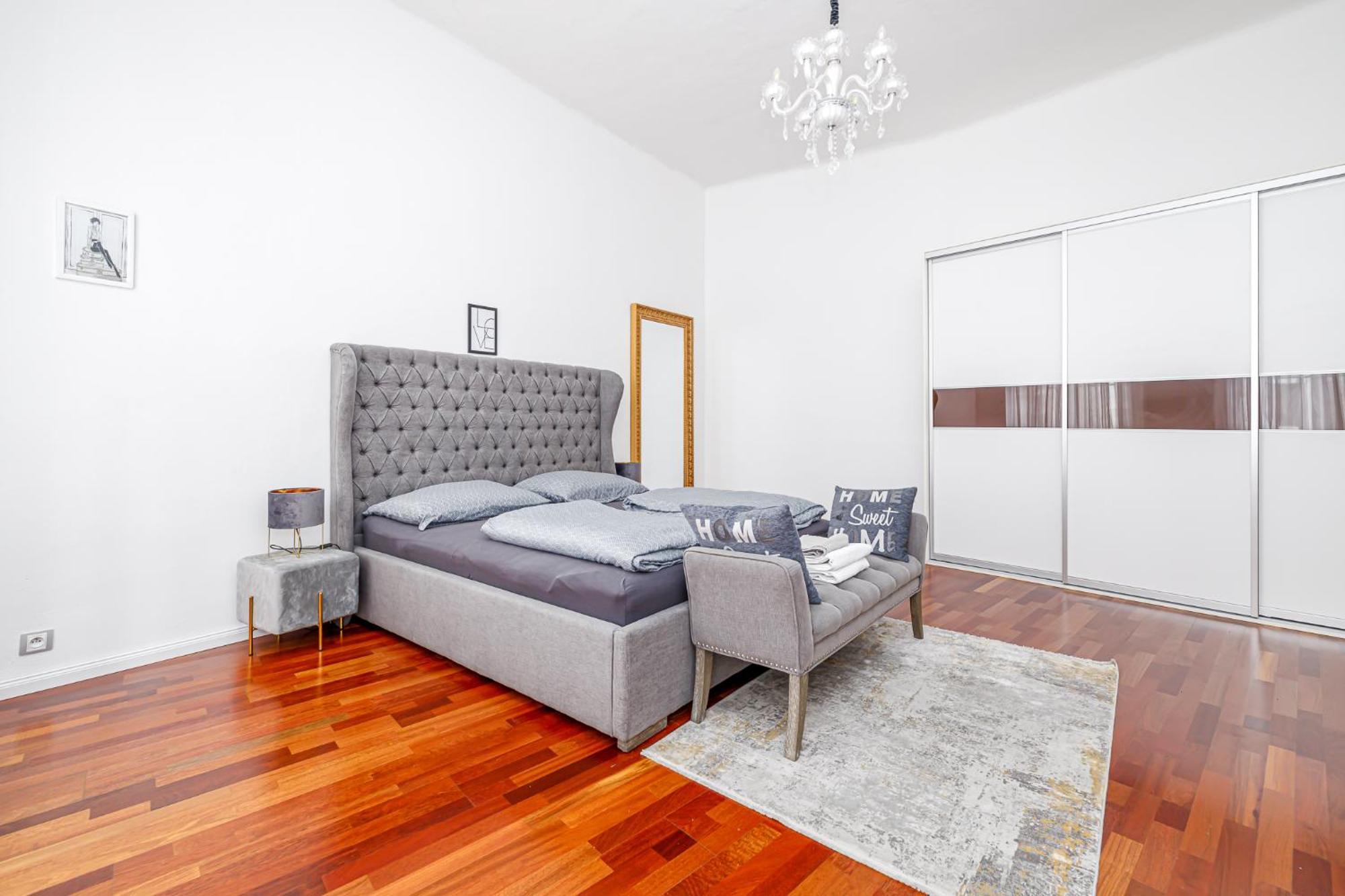 Newly Renovated Apartment In The Old Town Братислава Екстериор снимка