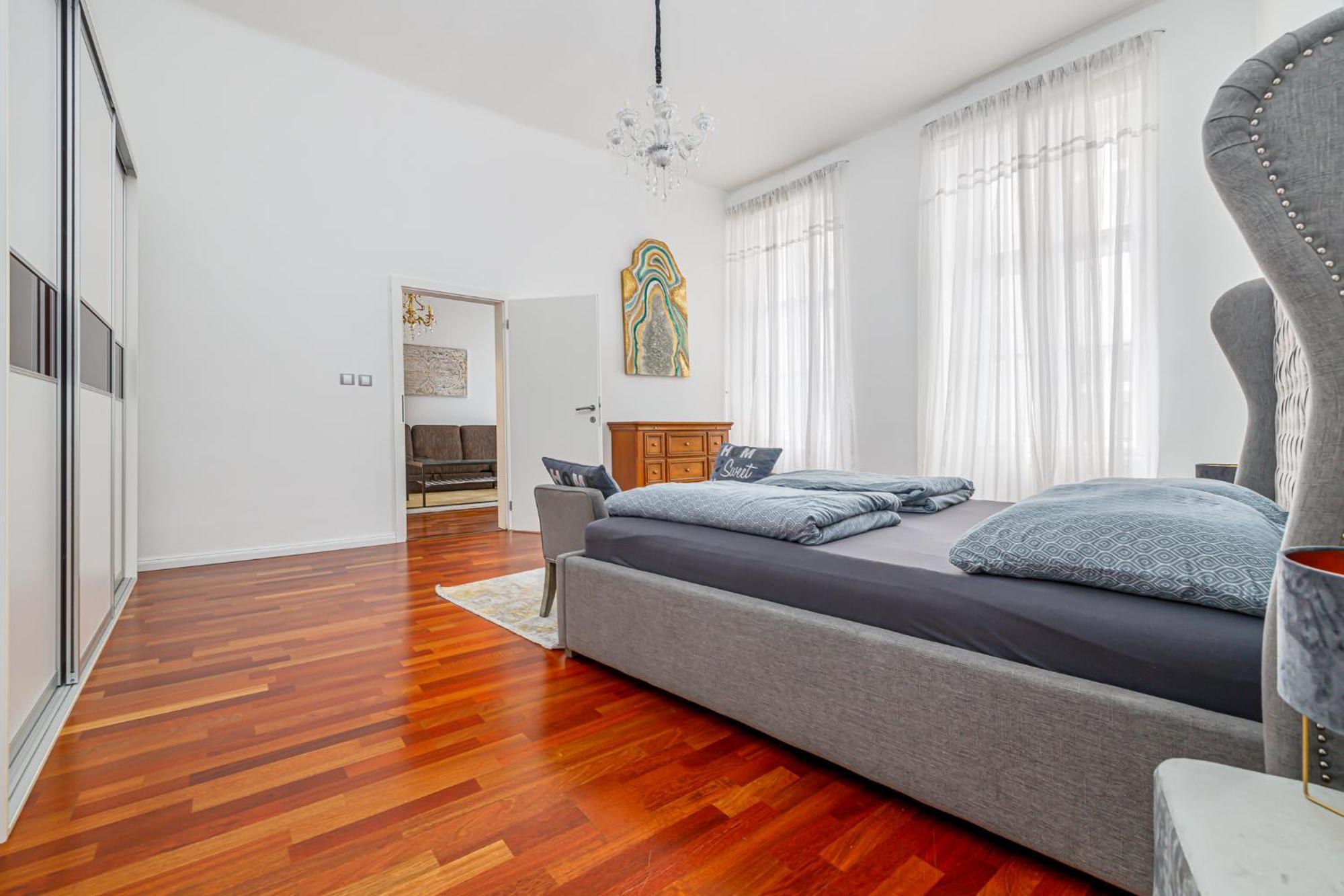 Newly Renovated Apartment In The Old Town Братислава Екстериор снимка