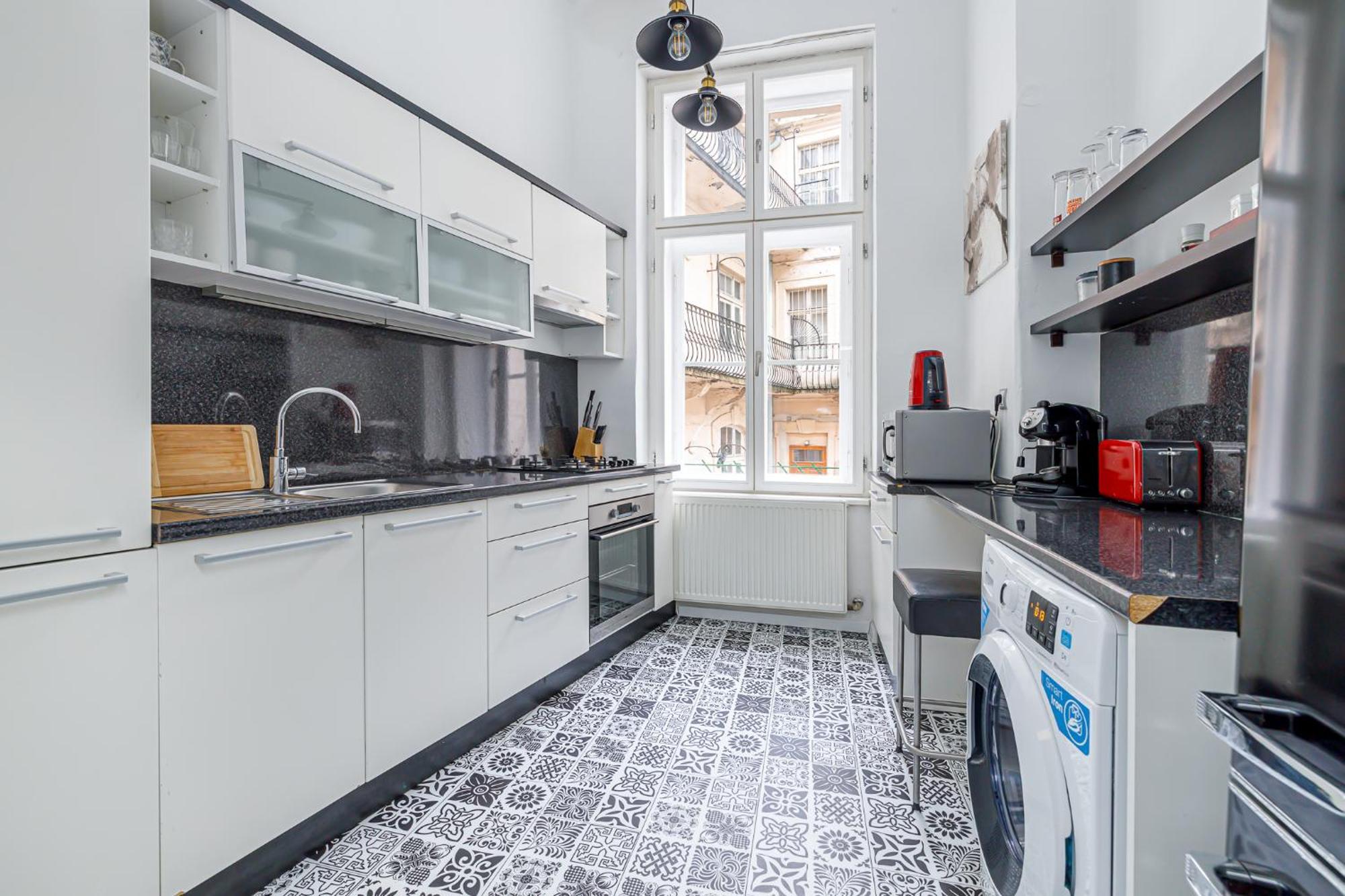 Newly Renovated Apartment In The Old Town Братислава Екстериор снимка